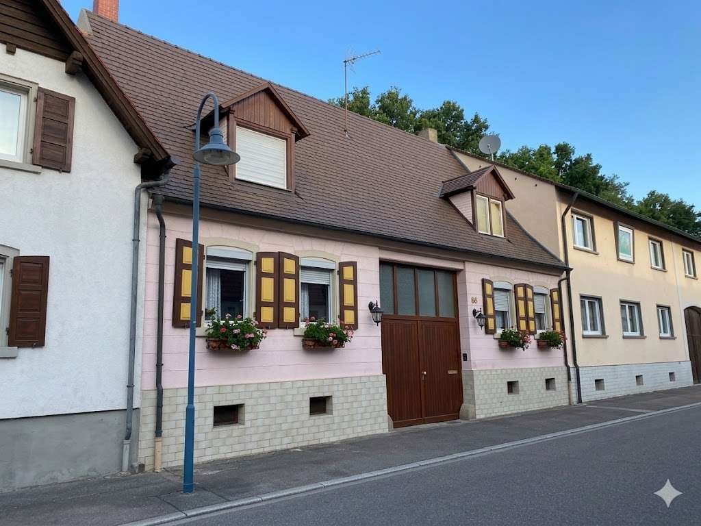 Immobilie in Karlsdorf-Neuthard - Charmantes Sanierungsprojekt mit Ausbaupotential: Historisches Anwesen in idyllischer Ortsrandlage - Bild 3