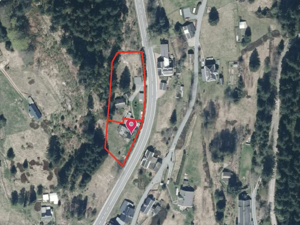 Immobilie in Klingenthal - Einfamilienhaus mit großem Grundstück, Bungalow, 2 Schuppen und mehreren Garagen in Klingenthal - Bild 2