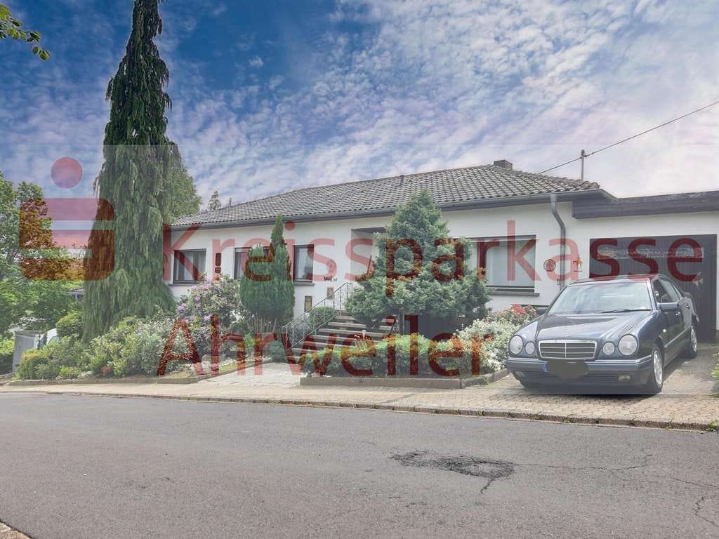 Immobilie in Kempenich - Stilvolles Einfamilienhaus in TOP Lage!
Auch als Mehrgenerationenhaus nutzbar! - Bild 0