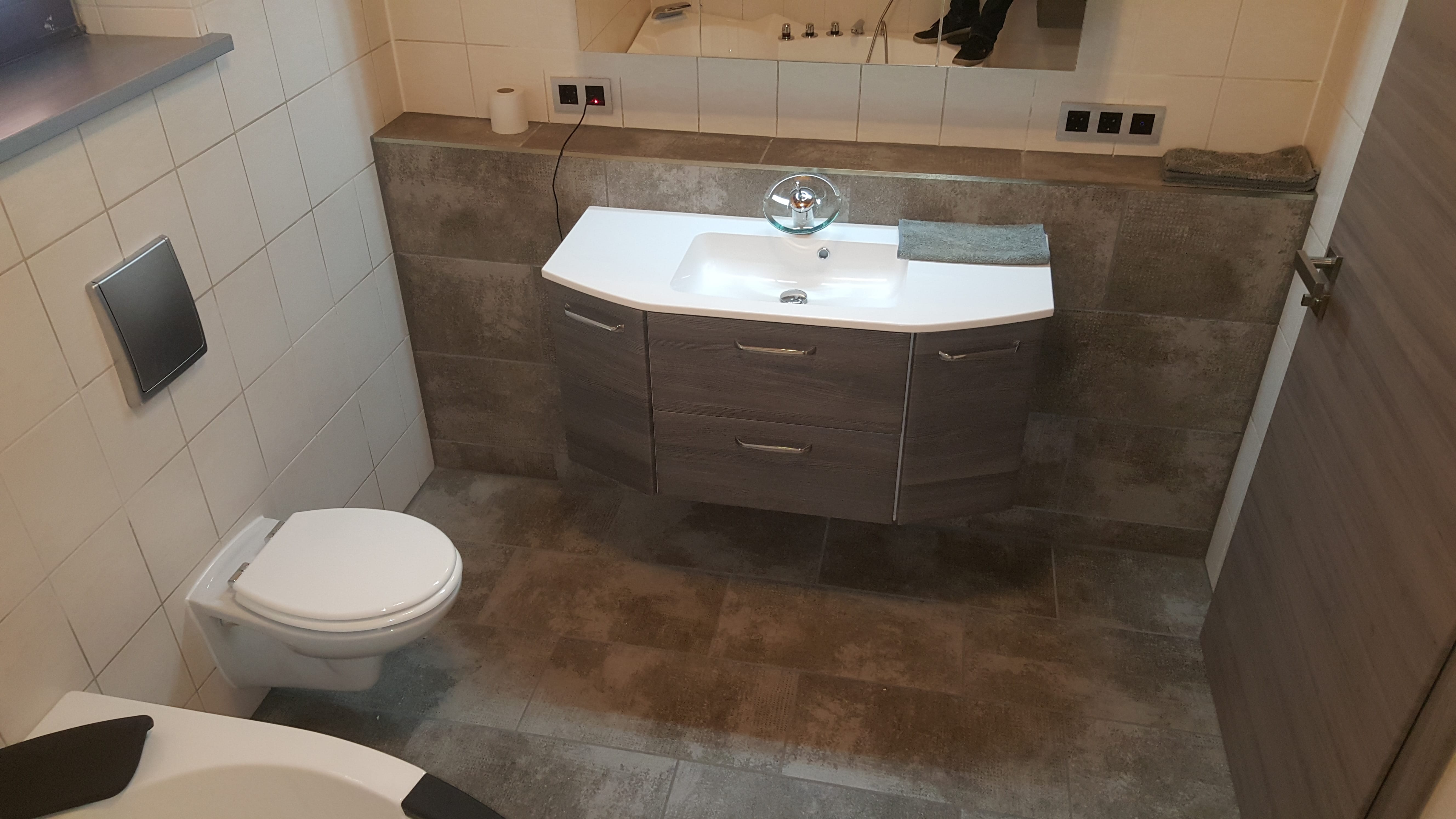 Immobilie in Berg b.Neumarkt i.d.OPf. - Einzigartiger Wohntraum mit Sauna, Whirlpool, Kachelofen und Silence Room/Fitnessraum - Bild 2