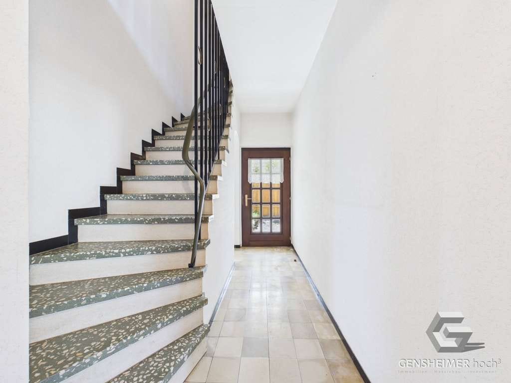 Immobilie in Weingarten (Pfalz) - Platz für Ihre Ideen: Wohnhaus mit  Charme, Garten und Nutzfläche - Bild 2