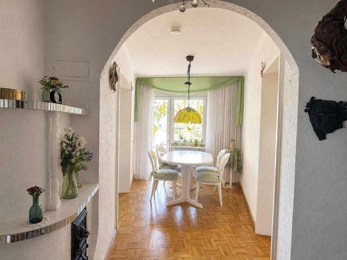Immobilie in Freiburg im Breisgau - Charmante 3-Zimmerwohnung  in Freiburg-Landwasser auf Erbpachtgrundstück - Bild 2