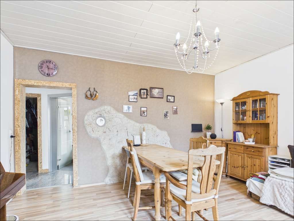Immobilie in Waldaschaff - Landleben stadtnah – Einfamilienhaus mit Hofcharakter und Stallungen - Bild 2