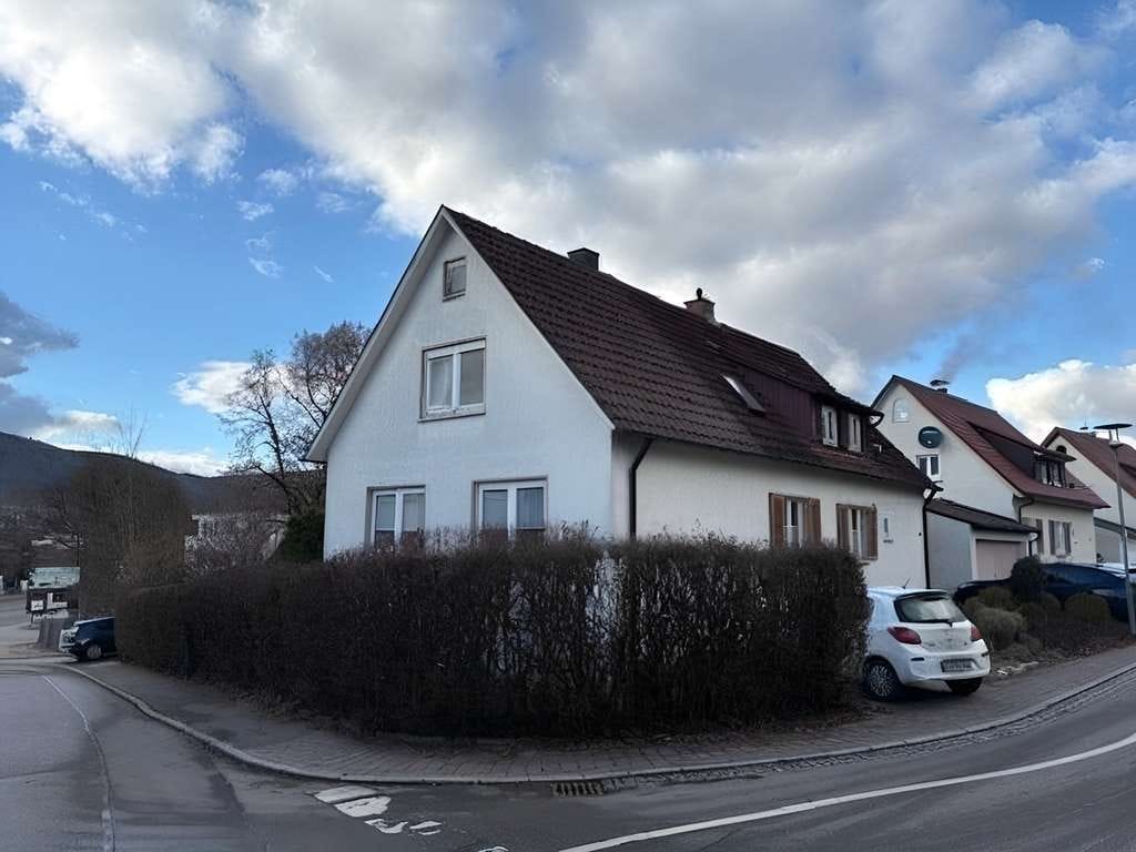 Immobilie in Wurmlingen - Charmantes Einfamilienhaus mit Einliegeroption und Doppelgarage in ruhiger Lage von Wurmlingen
 - Bild 1