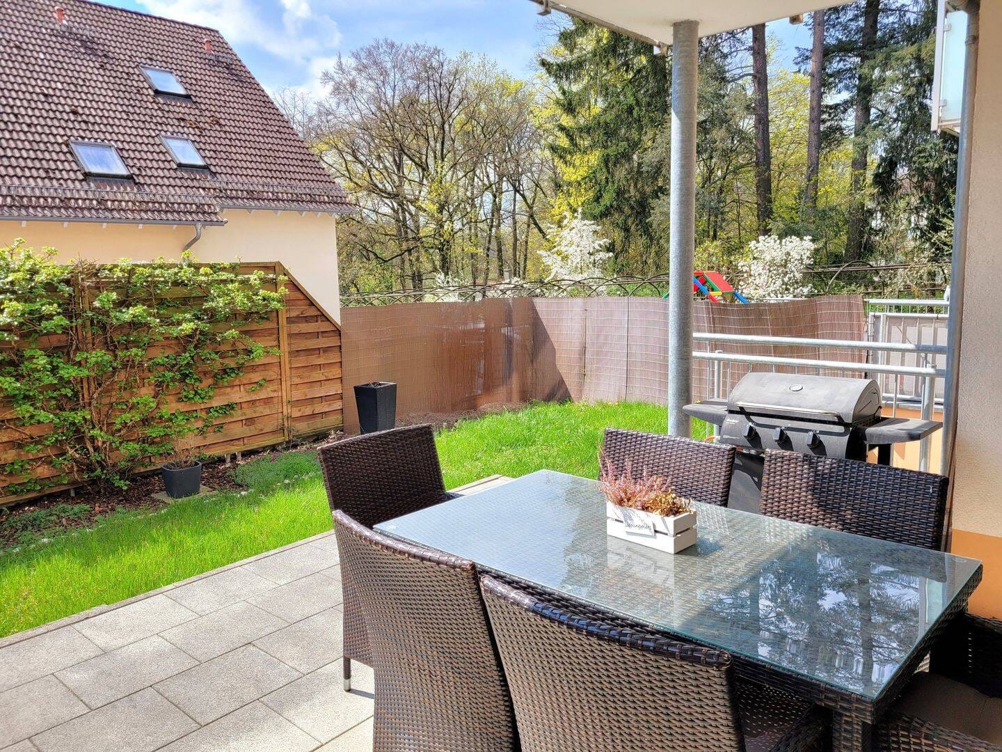 Immobilie in Spardorf - Jetzt kaufen – später einziehen! Bestens vermietete 4-Zimmer-Maisonette-ETW mit kleinem Garten in feiner Wohnlage von Uttenreuth - Bild 2
