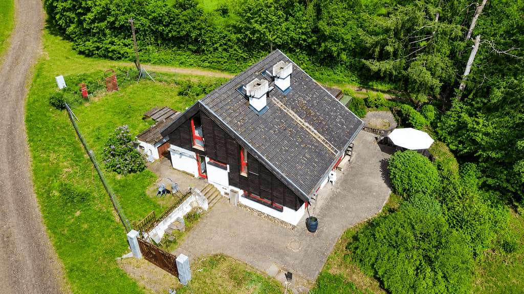Immobilie in Reckenroth - Naturidylle im Grünen – Doppelhaus auf großzügigem Grundstück in Reckenroth - Bild 1