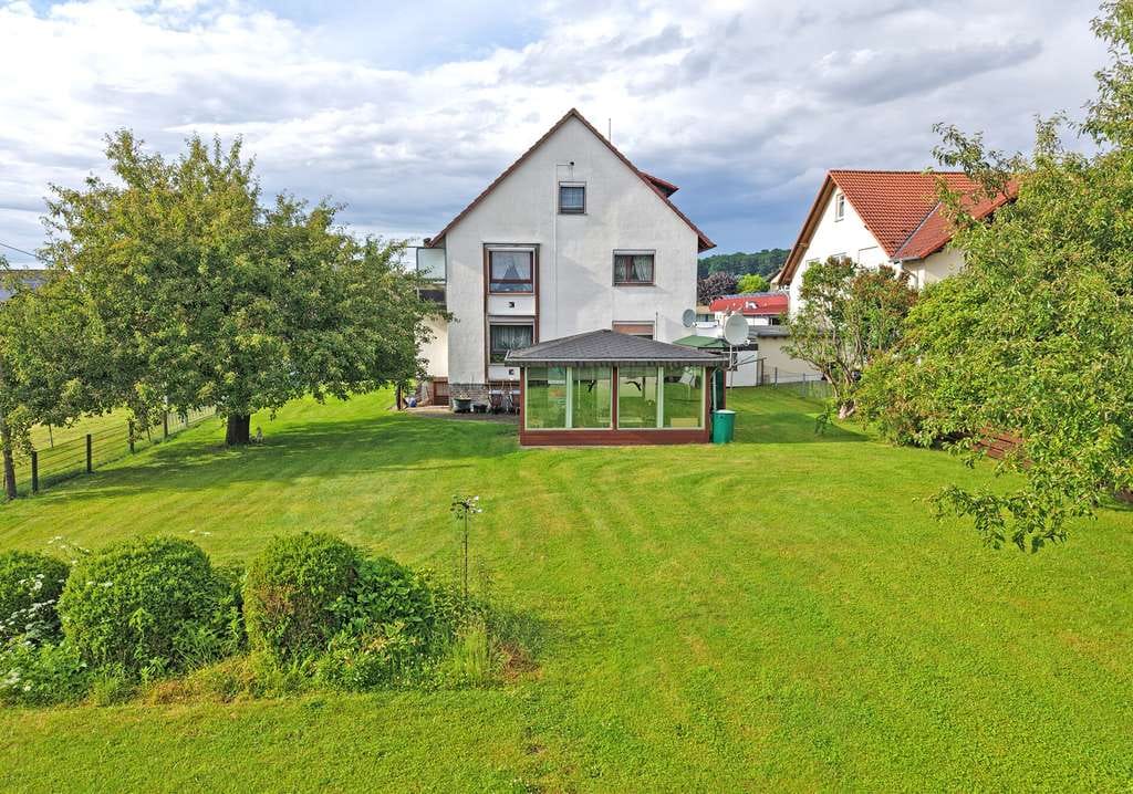 Immobilie in Fuldabrück - 2-Familienhaus mit ausgebautem Dachgeschoss auf großem Grundstück, Dörnhagen - Bild 1