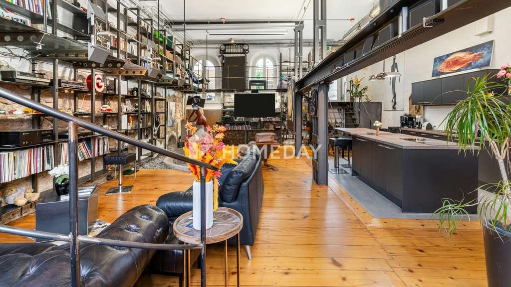Immobilie in Niedereschach - Exklusives Loft im Erdgeschoss mit Garten, Sauna und Partykeller - Wohnkomfort auf 216 m² - Bild 1