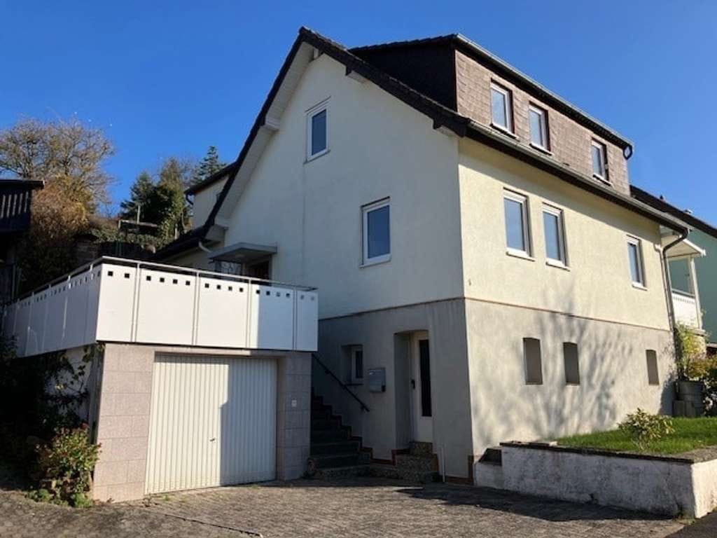 Immobilie in Bad Salzschlirf - Bezahlbares Eigentum in Bad Salzschlirf - Gemütliches Wohnhaus mit Garage und Carport  - Bild 0