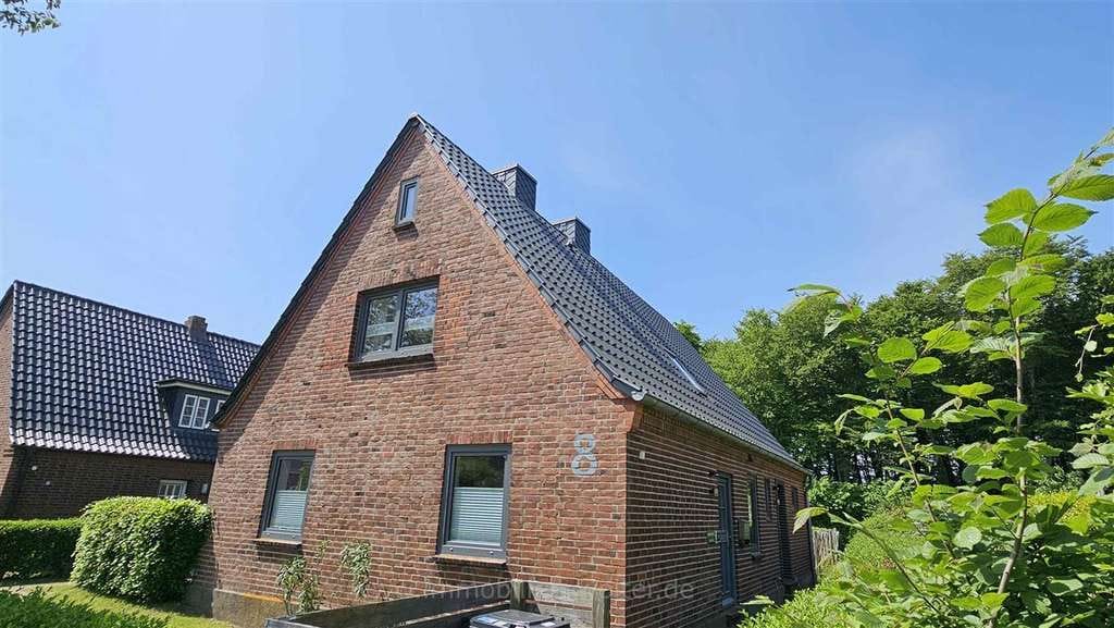 Immobilie in Wyk auf Föhr - *** Charme, Vielfalt & modernisiert: Haus mit Einliegerwohnung & separatem Sommerhaus *** - Bild 2
