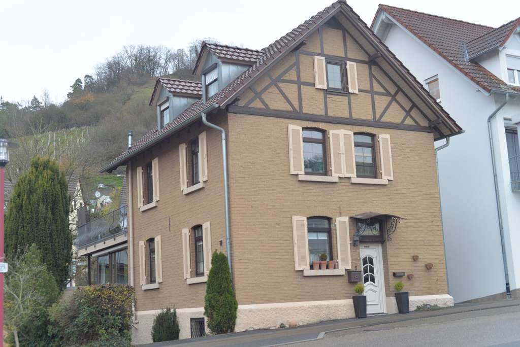 Immobilie in Niedernhall - Einziehen und wohlfühlen!
Großzügiges 1-Fam.-Wohnhaus mit Garage in Stadtlage - Bild 0