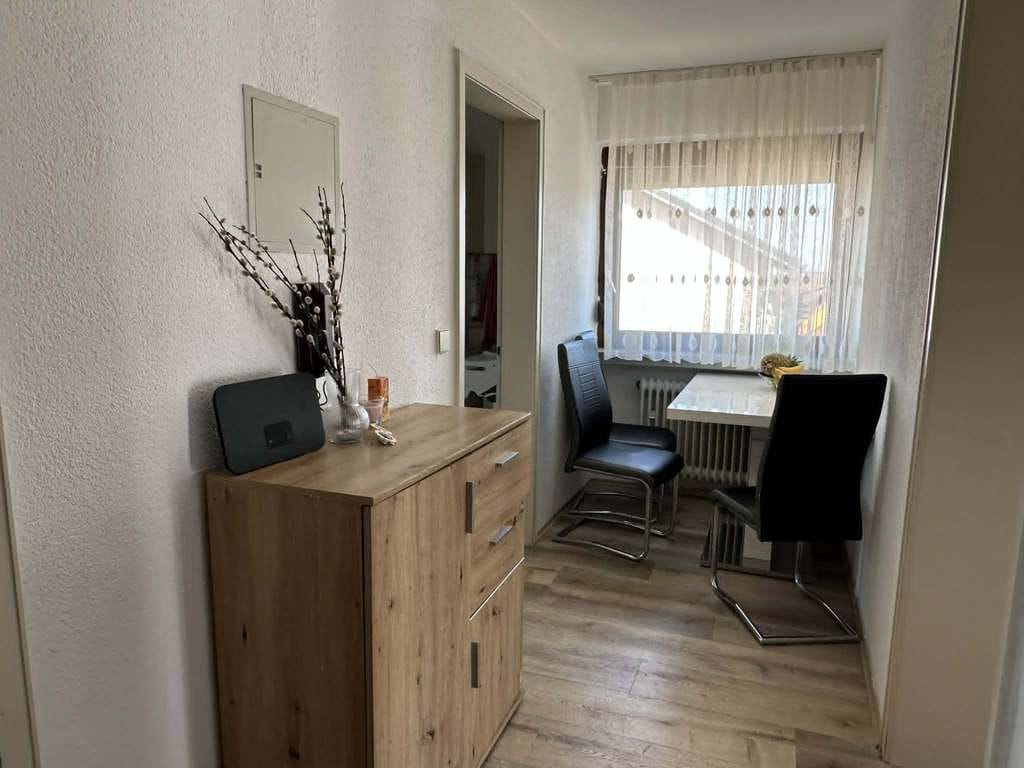 Immobilie in Loßburg - Zentrale 2-Zimmer-Wohnung mit zwei Balkonen und Stellplatz - Bild 3