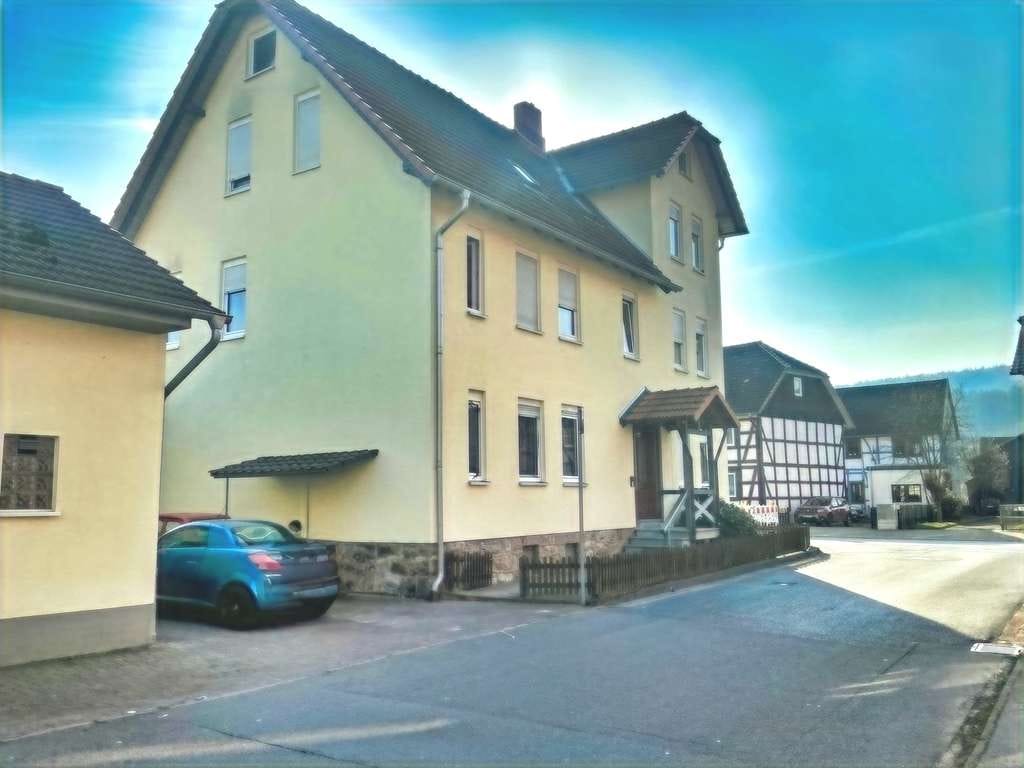 Immobilie in Hann. Münden - Kapitalanlage in Hann. Münden, OT Gimte, Mehrfamilienhaus mit zwei Garagen, voll vermietet - Bild 1