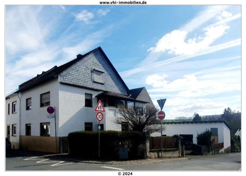 Immobilie in Hünstetten - *Nur 14 Minuten bis Idstein, Super für die Großfamilie und Autofreunde, viele Garagen+ großer Garten - Bild 0