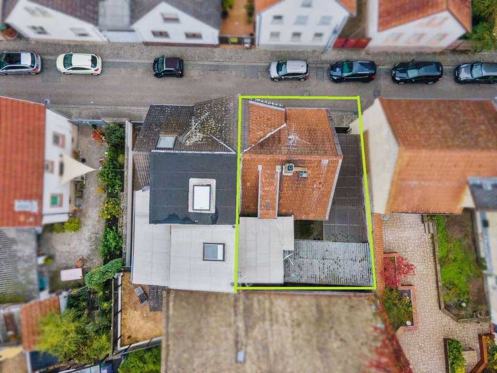 Immobilie in Bodenheim - Teilsaniertes Doppelhaus mit gemütlichem Innenhof und viel Raum zum Wohlfühlen in Bodenheim - Bild 1