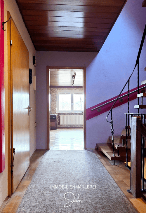 Immobilie in Gemünden am Main - Charmantes Einfamilienhaus in zentraler Lage mit Potenzial - Bild 2