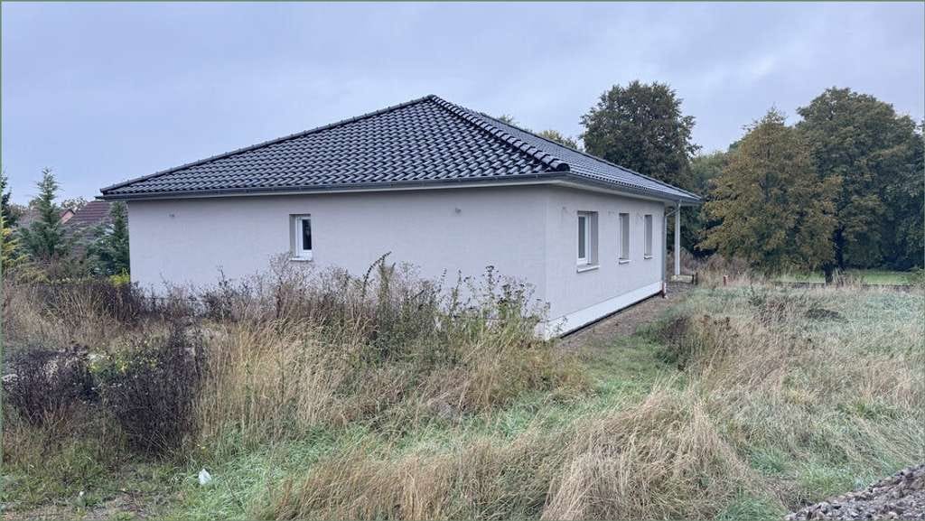 Immobilie in Osterwieck - Moderner Neubau-Bungalow (120 m²) im unfertigen Zustand mit großer Garage und Terrasse - Deersheim - Bild 1