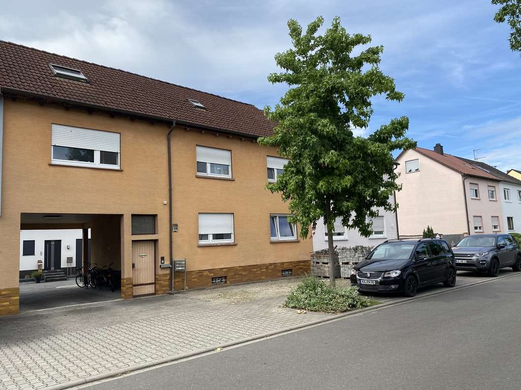 Immobilie in Waghäusel - Wohnen über den Dächern von Kirrlach: Helle 2-Zimmer-DG-Wohnung in ruhiger Lage - Bild 0