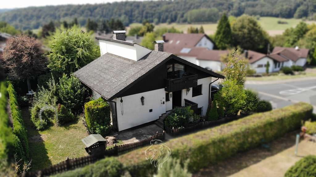 Immobilie in Kreuzwertheim - Platz für Ihre Familie und Ihre Ideen – Einfamilienhaus mit Einliegerwohnung - Bild 0