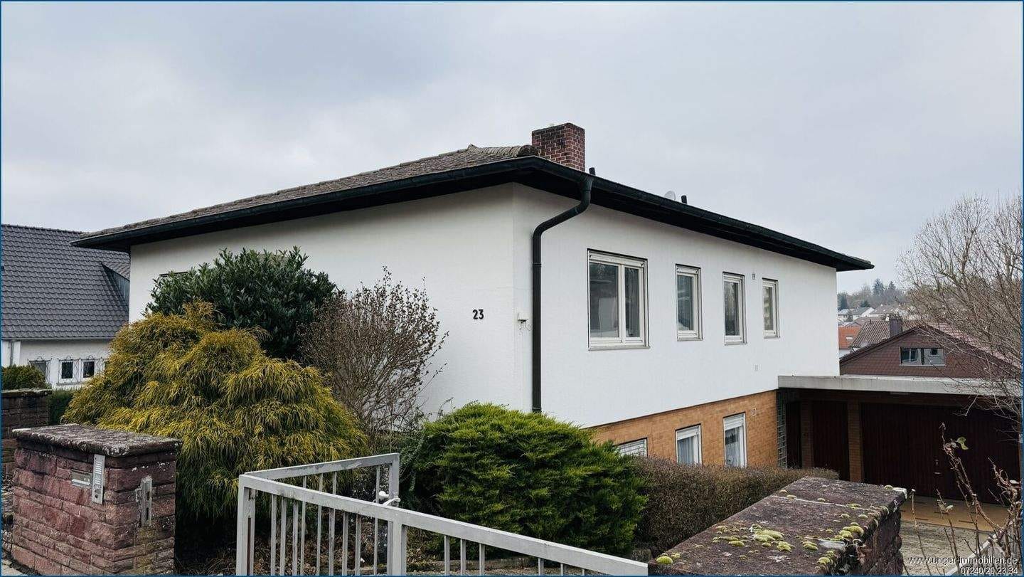 Immobilie in Bretten - Frei stehender Winkelbungalow mit 2 - 4 1/2 Zimmerwohnungen **provisionsfrei** - Bild 2