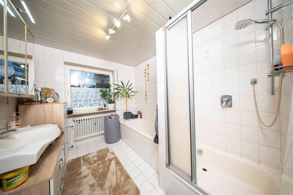 Immobilie in Germaringen - *Wohnkomfort trifft Gewerbepotenzial* Vielseitige Immobilie auf großem Grundstück - Bild 2