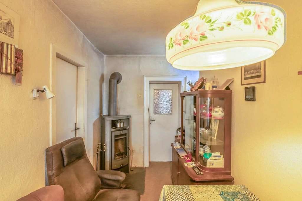 Immobilie in Wermsdorf - Einfamilienhaus mit viel Nebengelass und großem Garten - Bild 2