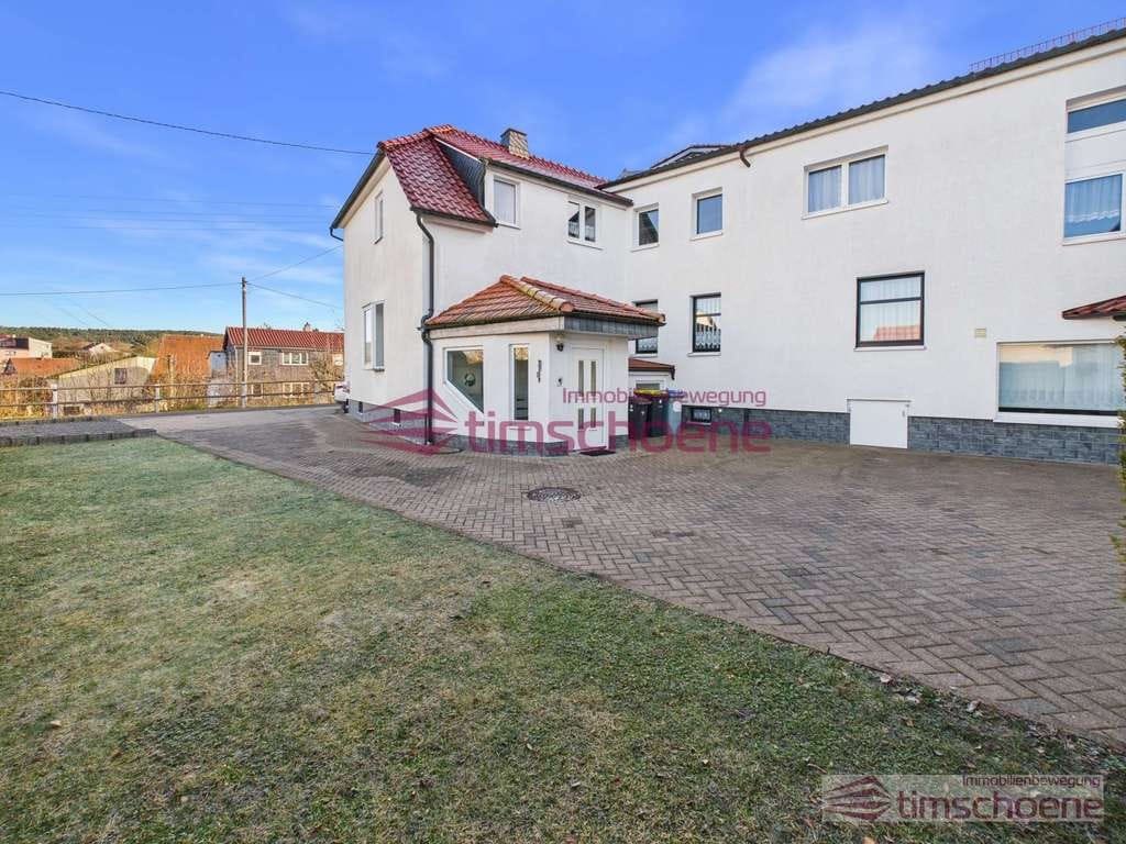 Immobilie in Ilmenau - Zwei Wohneinheiten möglich – Attraktives Wohnhaus mit Stellplätzen - Bild 1