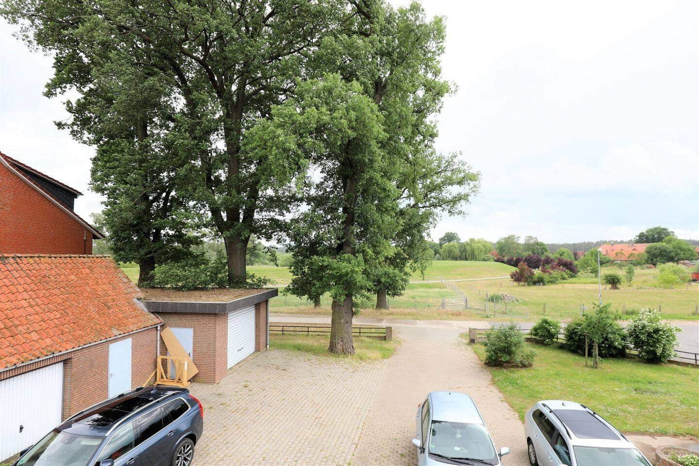 Immobilie in Bleckede - Wohnen wo andere Urlaub machen - Attraktives Zweifamilienhaus in direkter Deichlage an der Elbe - Bild 1