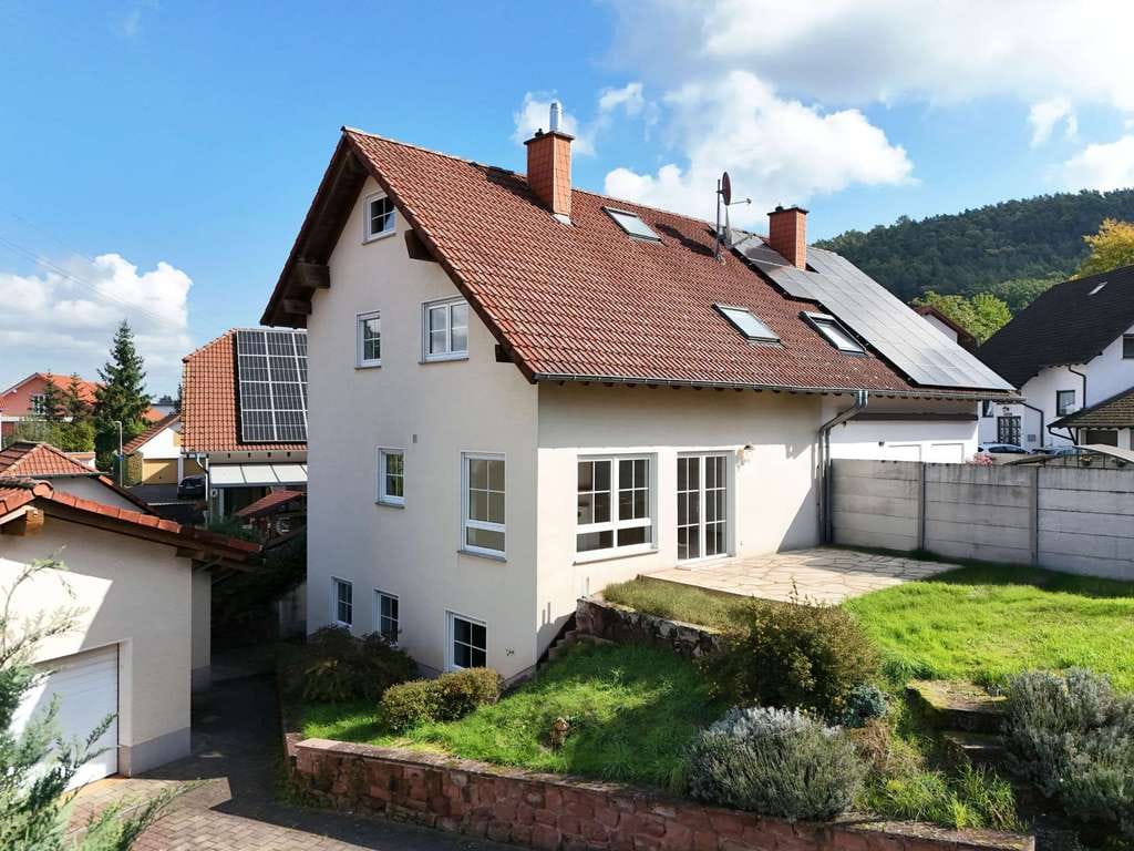 Immobilie in Bruchmühlbach-Miesau - Ihr neues Zuhause: Gepflegte Doppelhaushälfte mit Einliegerwohnung & Terrasse - Bild 2