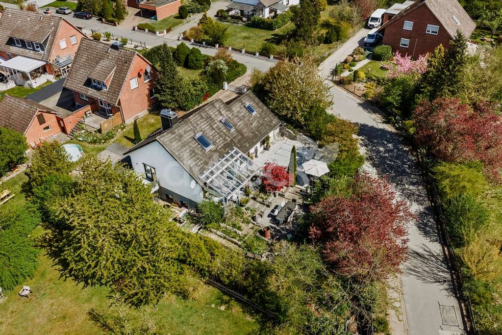 Immobilie in Rullstorf - Modernisiertes Einfamilienhaus mit Pool, großem Garten und viel Platz in ruhiger Lage von Rullstorf - Bild 3