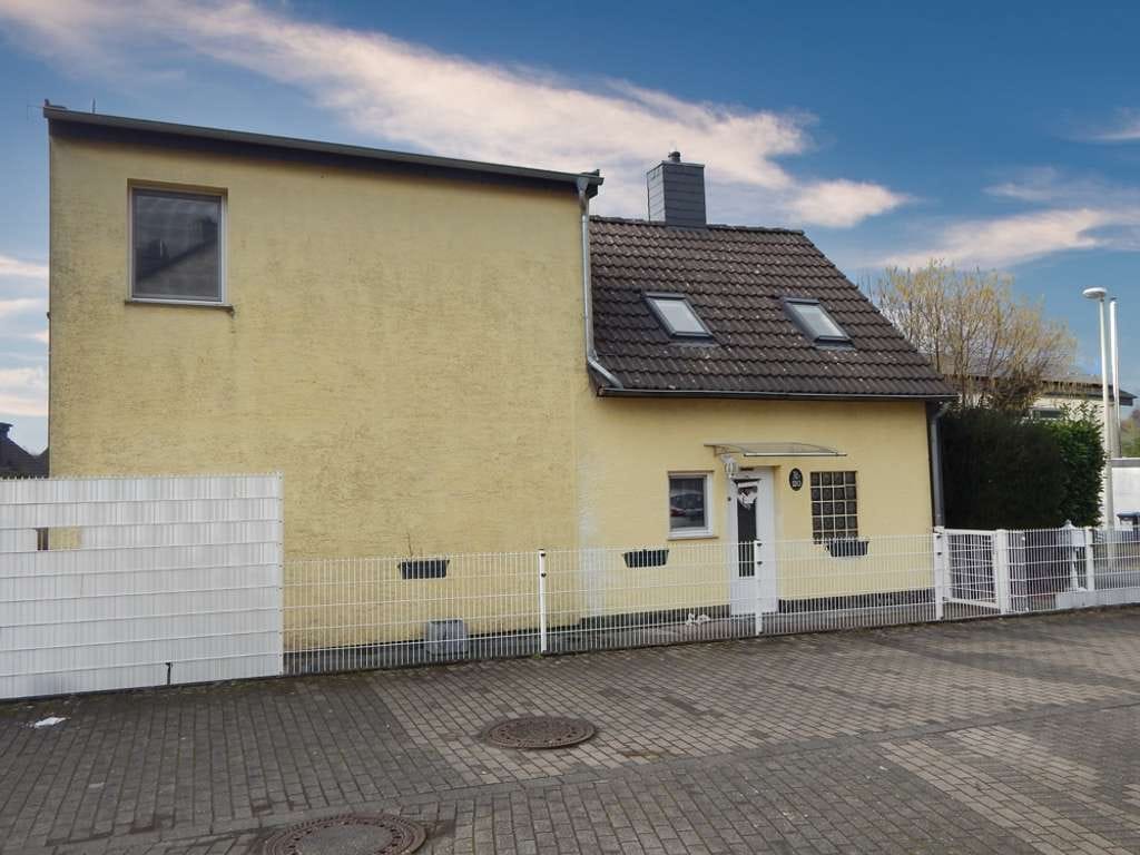 Immobilie in Langenfeld (Rheinland) - *** Eins Kaufen *** Zwei erhalten ***   Schalgen Sie noch heute zu *** - Bild 2