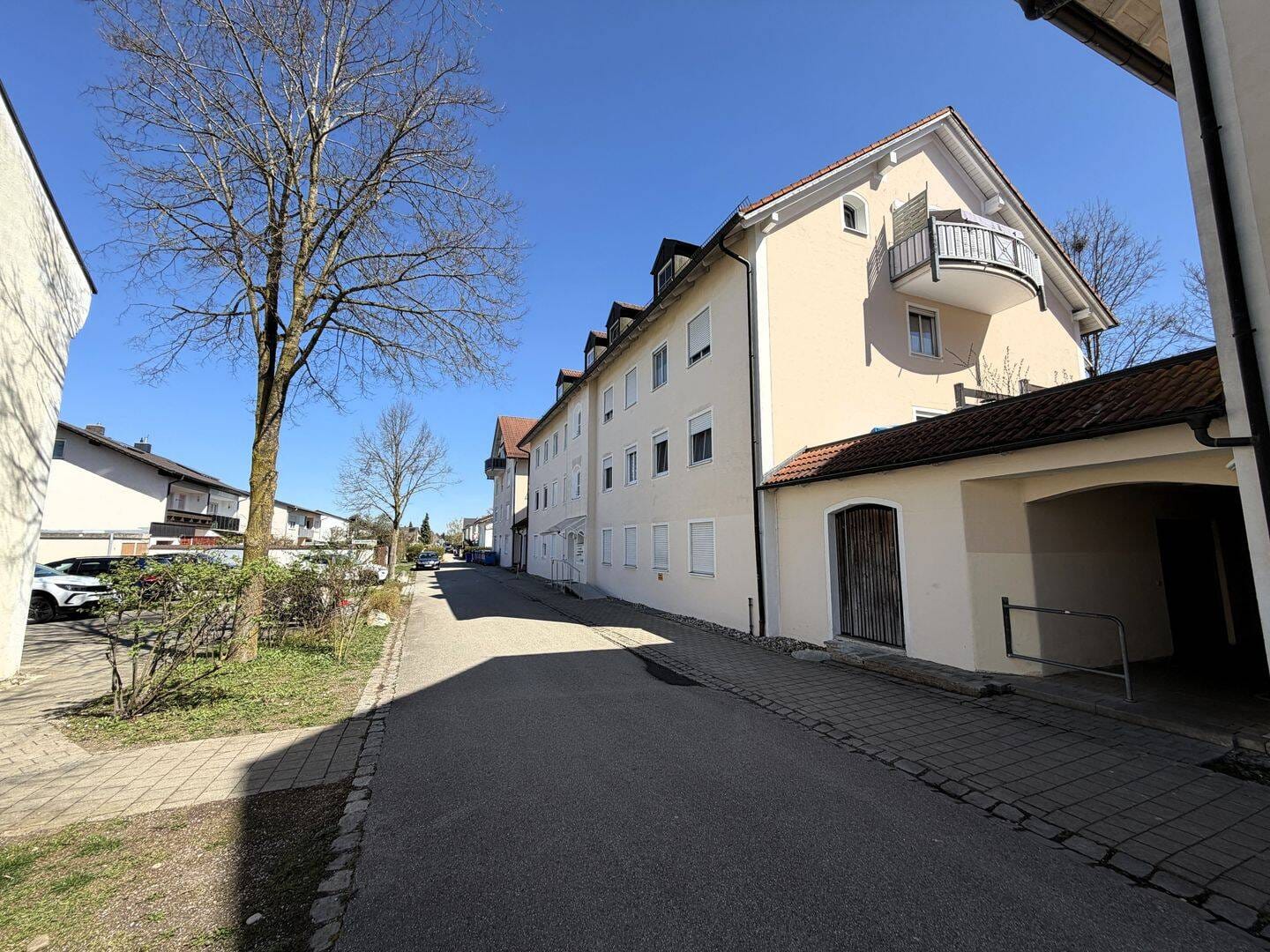 Immobilie in Garching an der Alz - +++ Barrierearm wohnen: 3-Zimmer-Erdgeschosswohnung mit Terrasse, Garten & Stellplätzen +++  - Bild 0