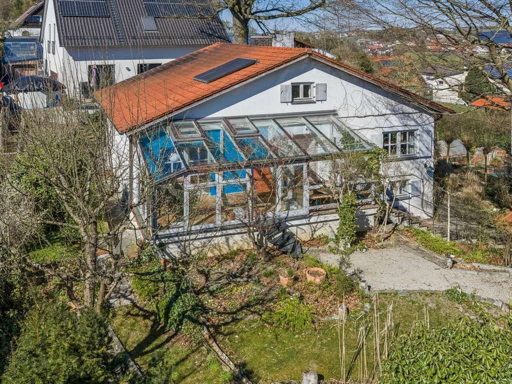 Immobilie in Hettenshausen - Sanierungsbedürftiges Einfamilienhaus mit Potenzial und großem Grundstück in Hettenshausen-Jahnhöhe - Bild 1