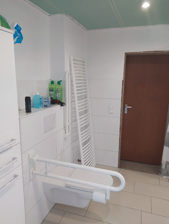 Immobilie in Grefrath - Solides großzügiges Wohnhaus mit Garten, Werkstatt, neuer Heizung in Grefrath - Bild 1
