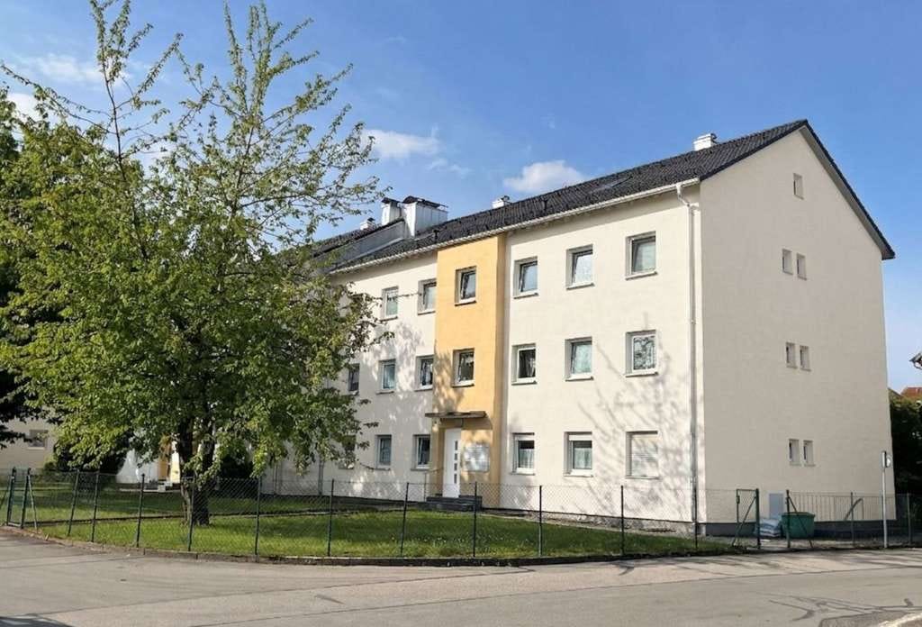 Immobilie in Poing - Attraktive, helle 3-Zimmer-Wohnung mit Westbalkon und großzügigem Dachboden in ruhiger Lage in Poing - Bild 0