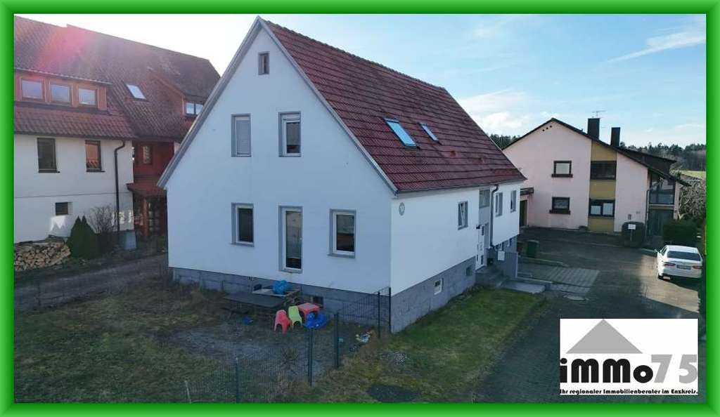 Immobilie in Engelsbrand - Kapitalanlage: vermietet & modernisiert: 2-Familienhaus mit Zufahrt, Garage und Stellplätzen - Bild 2