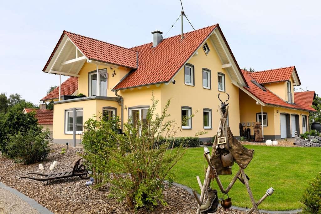 Immobilie in Bibertal - Hochwertiges Haus mit viel Platz 
in naturnaher Lage - Bild 2