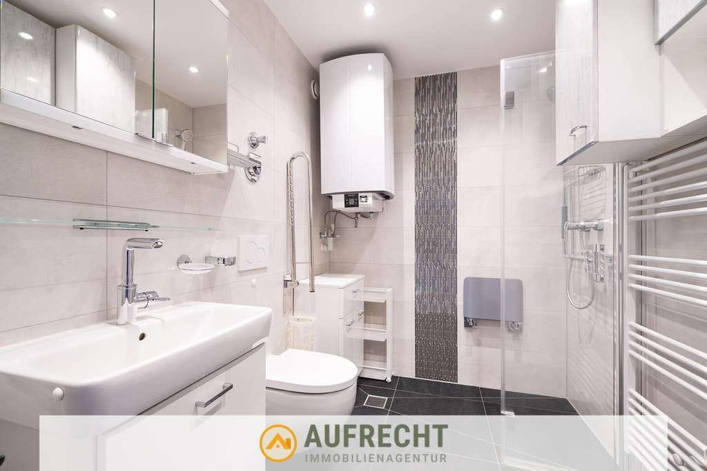 Immobilie in Karlsfeld - A U F R E C H T °POTENZIAL TRIFFT LAGE° geräumige 3-Zi.-Wohnung mit Entwicklungspotenzial in KFD - Bild 2