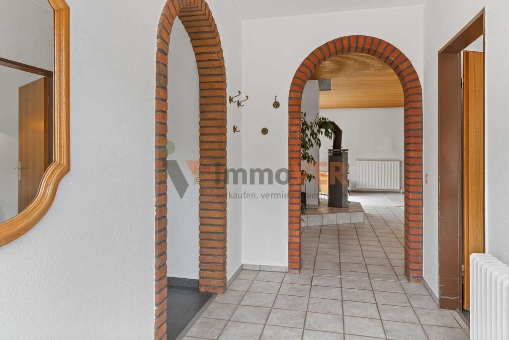 Immobilie in Lilienthal - Großzügiges Zweifamilienhaus mit Einliegerwohnung auf ca. 1.100 m² Grundstück in Lilienthal - Bild 1