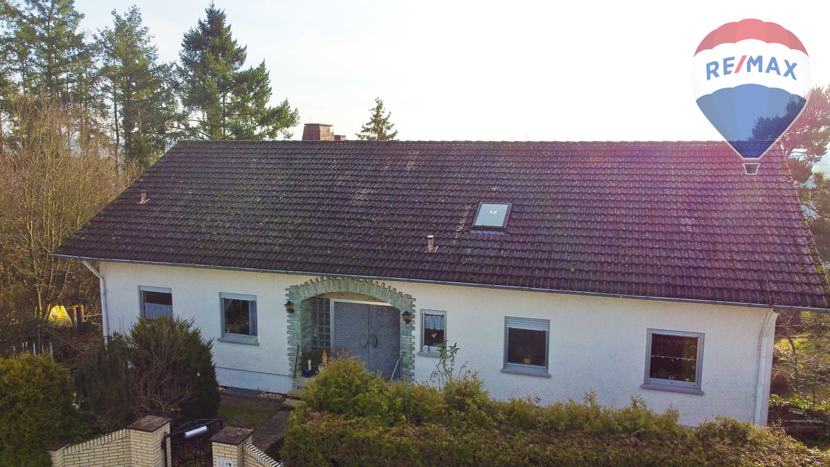 Immobilie in Runkel - GROSSZÜGIGES EIN-/ZWEIFAMILIENHAUS IN RUNKEL MIT GARAGE UND POTENTIAL - Bild 2