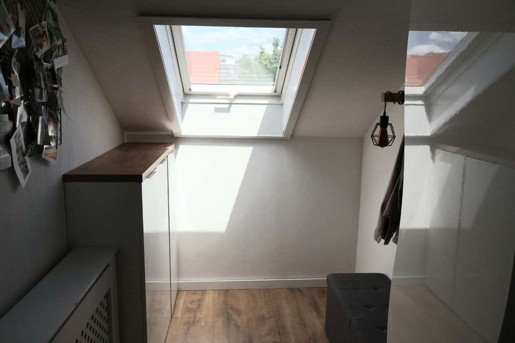 Immobilie in Rechberghausen - Lichtdurchflutete Dachgeschosswohnung mit Einzelgarage in ruhiger Sonnenberg-Lage – provisionsfrei - Bild 2