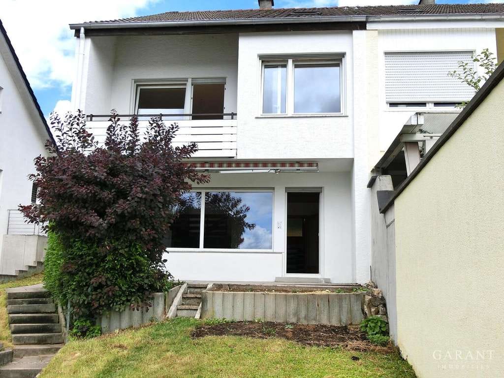 Immobilie in Uhingen - Gepflegte Doppelhaushälfte in herrlicher Aussichtslage von Uhingen - Balkon/Terr./Garten/EBK/Garage - Bild 1