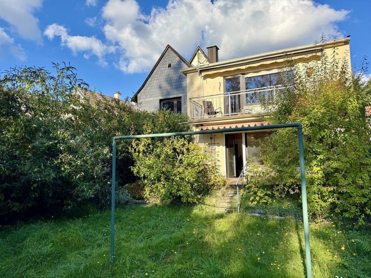 Immobilie in Kronberg - Seltenes Schmuckstück mit Charme und Geschichte - zentrales Ein- oder Zweifamilienhaus mit Garten - Bild 1