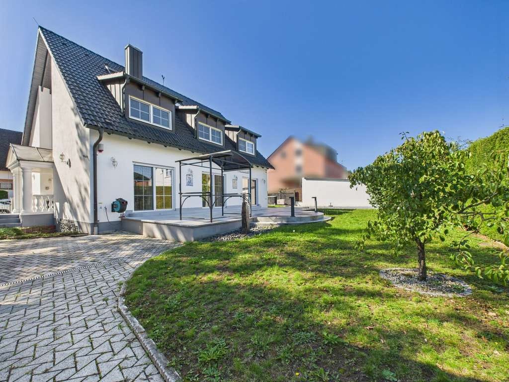 Immobilie in Rednitzhembach - Ein Zuhause zum Verlieben – exklusives Einfamilienhaus mit Pool & Wellness in Rednitzhembach! - Bild 3
