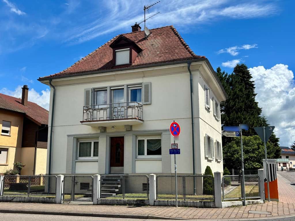 Immobilie in Ötigheim - Stilvolles Einfamilienhaus mit klassischer Architektur in attraktiver Lage von Ötigheim - Bild 0
