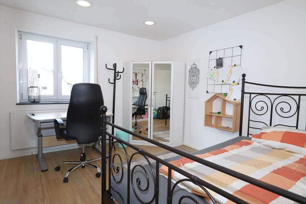 Immobilie in Offingen - Modernisiertes Bauernhaus, gepflegter Stadel und Außenpool - Bild 3