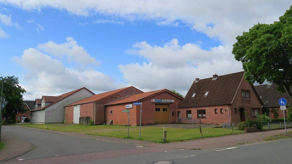 Immobilie in Lohe-Rickelshof - Lohe-Rickelshof: Wohnhaus mit Hallen im Mischgebiet ( ca. 2420 m² ) - Bild 0