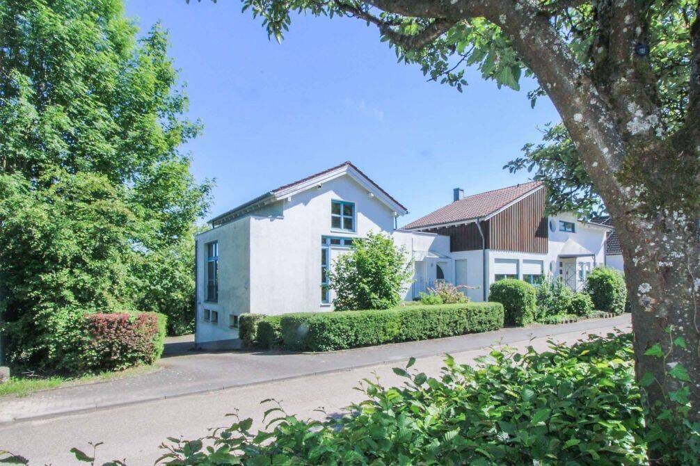 Immobilie in Mandelbachtal - NR. 1791: Architektenhaus mit sehr großem Grundstück in umwerfender Wohnlage - Bild 0