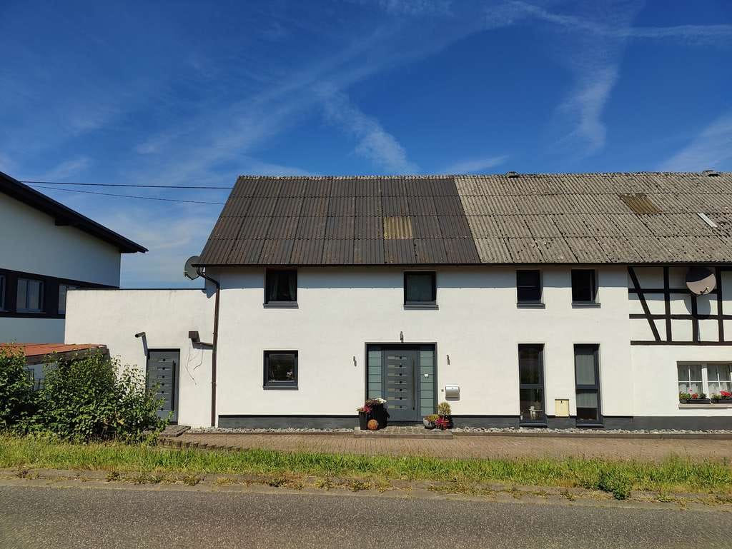 Immobilie in Altenkirchen (Westerwald) - Moderne Doppelhaushälfte mit Carport und Dachterrasse mit herrlichen Ausblick! - Bild 2