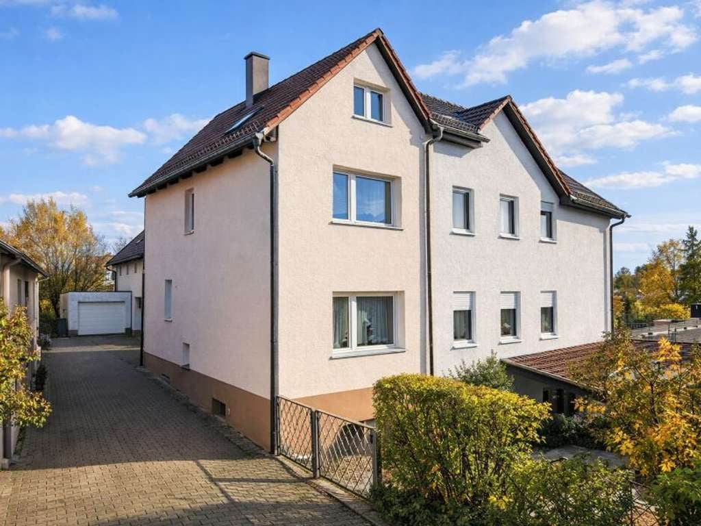 Immobilie in Metzingen - Haus zum Wohnungspreis – Sofort freies Eckhaus mit kleinem Gärtchen - Bild 0